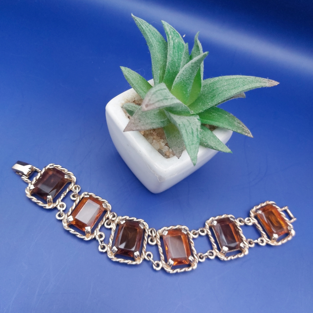 🕰 Sarah Coventry Gold and Amber Brown Gem Bracelet